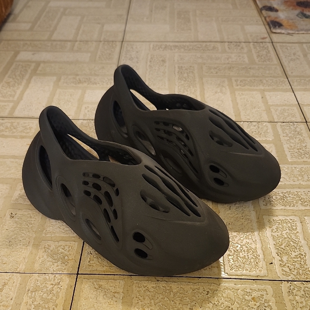 Yeezy Kids Black Slippers